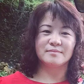 祝蓉 性别:女46岁 家人怀疑她被骗进传销组织并且被限制了人