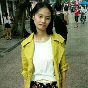 李坪芝 性别:女22岁 未与家人产生矛盾带着孩子突然失踪,至今