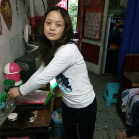 王秋菊 性别:女41岁 由于小时候摔伤患有智障,你走后儿子经