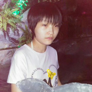 李菲 性别:女13岁2017年10月17日上午8时40分左右离家出走,短