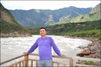 ��־ǿ��Ҫ�Ҽ�,1975��ʧɢ,˫��Ƥһ��ͷ��������м��пź�