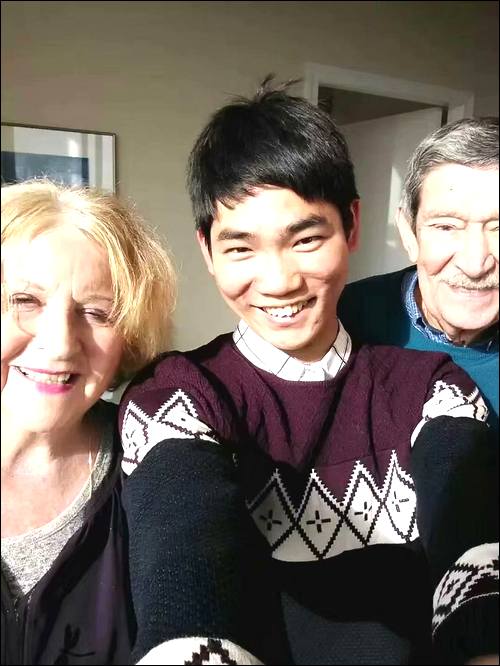 ���罨���׸�ĸ�����ɹ¶�������Ѱ���Ҹ�ĸ,�ڰ��ջ�ɽʧɢ,���