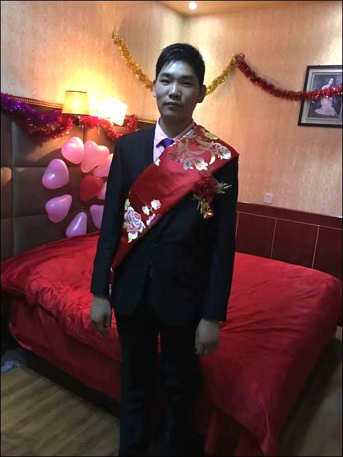 ���罨���׸�ĸ�����ɹ¶�������Ѱ���Ҹ�ĸ,�ڰ��ջ�ɽʧɢ,���