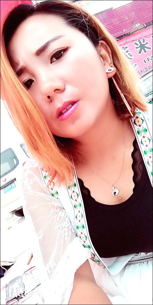 ����ѩ�ҵ��Ľ�,�ڲ�֪����ʧɢ,����˫��Ƥ����ϥ�����и�������