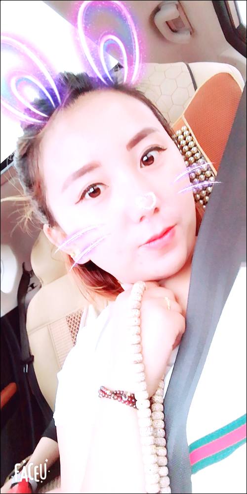 ����ѩ�ҵ��Ľ�,�ڲ�֪����ʧɢ,����˫��Ƥ����ϥ�����и�������