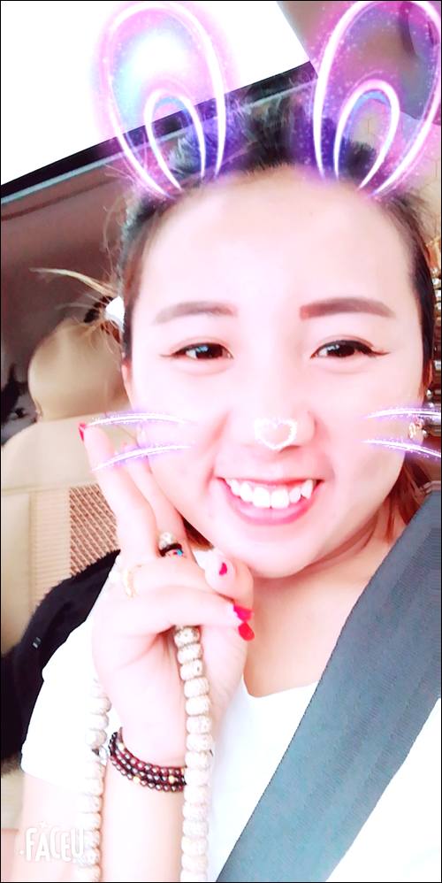 ����ѩ�ҵ��Ľ�,�ڲ�֪����ʧɢ,����˫��Ƥ����ϥ�����и�������