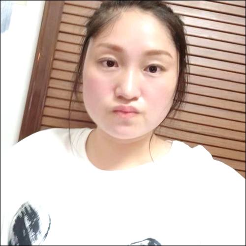 ����÷Ѱ��,1988�ڰ�������ʧɢ,Ӥ��ʱ�ڱ���ĸ��һ��Ů�ı�����