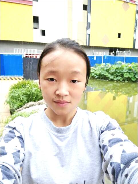 ��ϼѰ�Ҹ�ĸ�Լ����,1994���Ĵ��ɶ�ʧɢ,һ��౻ĸ�׺����Ž�