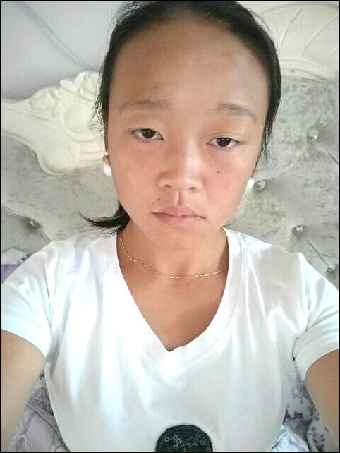 ��ϼѰ�Ҹ�ĸ�Լ����,1994���Ĵ��ɶ�ʧɢ,һ��౻ĸ�׺����Ž�