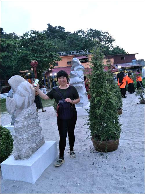 ����ƼѰ��������ĸ,1970�ڽ�������ʧɢ,Сʱ������ȥ��Ӥ�ñ���