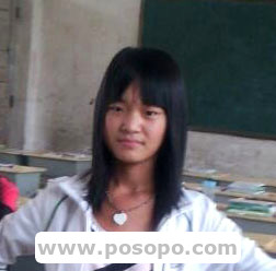 河南苏彩云(离家出走),中短批发上身穿绿衣服下身穿红裙